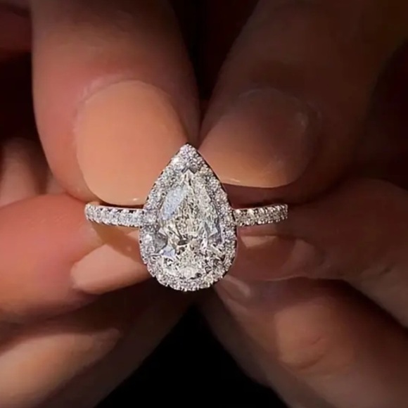 Teardrop Zirconia Sophisticated 3-Prong Setting Sparkling Cubic Zirconia Size 8 - Picture 4 of 4